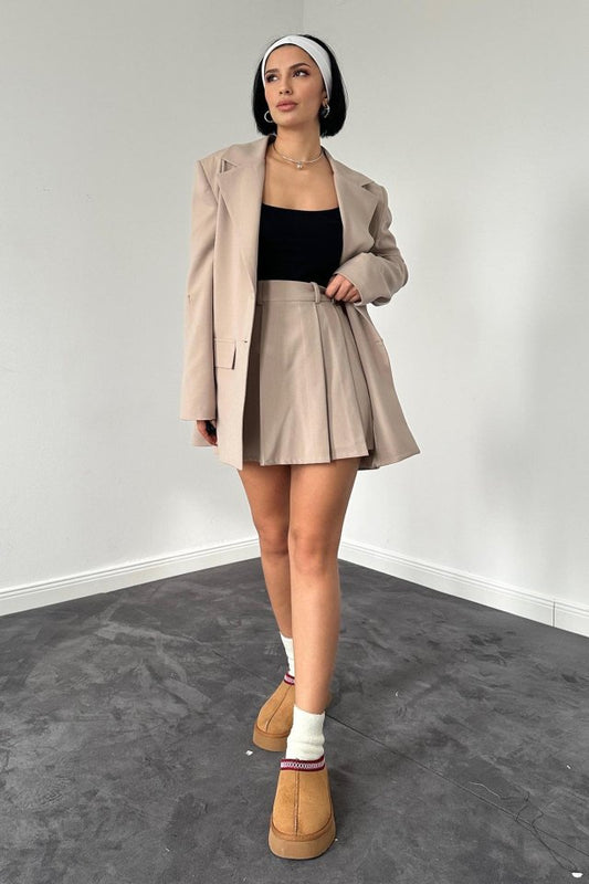 Bej Plikaşe Ceket Ve Etek Takım