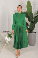 Kadın Yaka Arkası Fermuarlı Omzu Vatkalı Beli Kuşaklı Maxi Boy Saten Kumaş Pilise Elbise