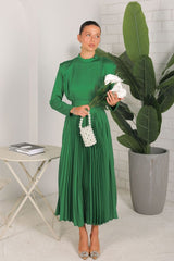 Kadın Yaka Arkası Fermuarlı Omzu Vatkalı Beli Kuşaklı Maxi Boy Saten Kumaş Pilise Elbise