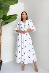 Kahverengi Yakası Çiçek Motifli Kemerli Elbise