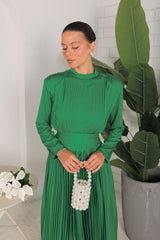 Kadın Yaka Arkası Fermuarlı Omzu Vatkalı Beli Kuşaklı Maxi Boy Saten Kumaş Pilise Elbise