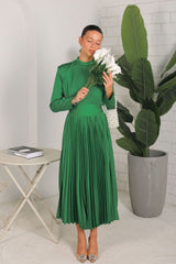 Kadın Yaka Arkası Fermuarlı Omzu Vatkalı Beli Kuşaklı Maxi Boy Saten Kumaş Pilise Elbise