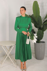 Kadın Yaka Arkası Fermuarlı Omzu Vatkalı Beli Kuşaklı Maxi Boy Saten Kumaş Pilise Elbise